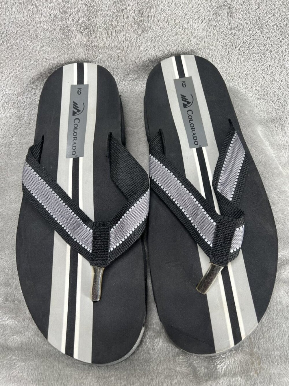 Colorado Men’s 9 Black Gray Striped Flip Flops Walking Slip on Slides Sandals